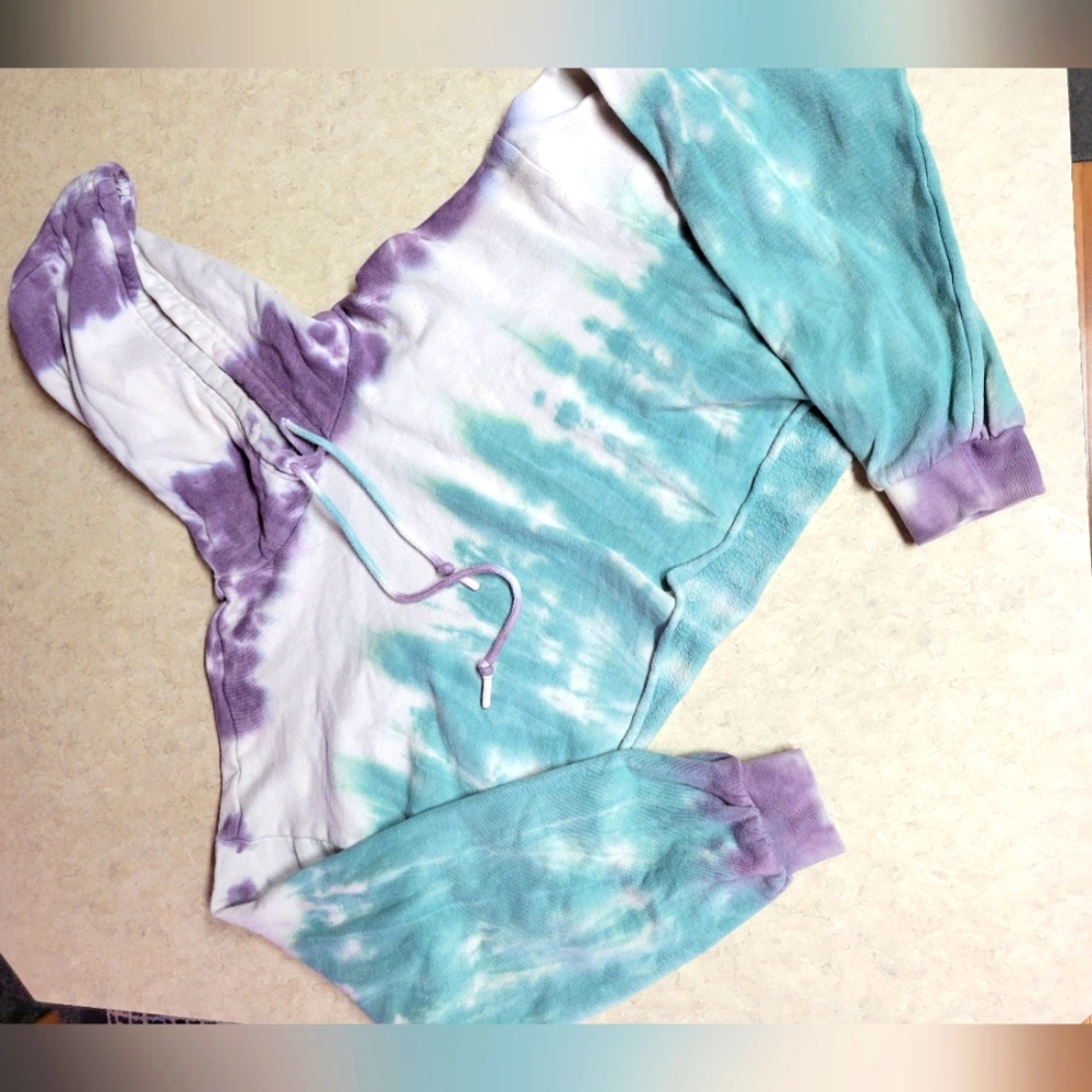 RSQ women size medium  cropped tye dye hoodie